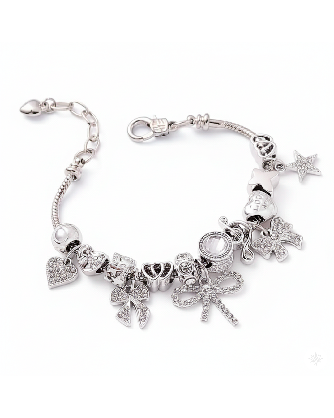 Pulsera de encantos plateada con dijes brillantes