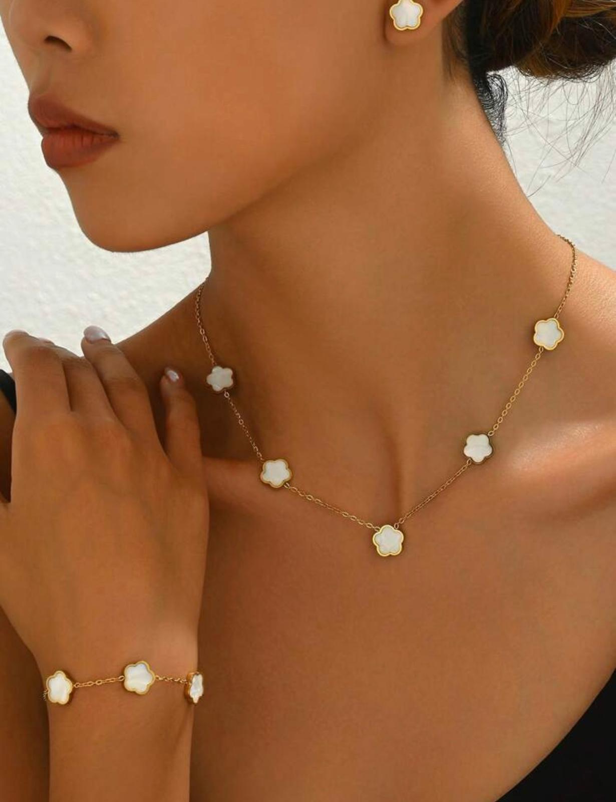 Delicate Flower Design 3-Piece Jewelry Set – Necklace, Bracelet, and Earrings