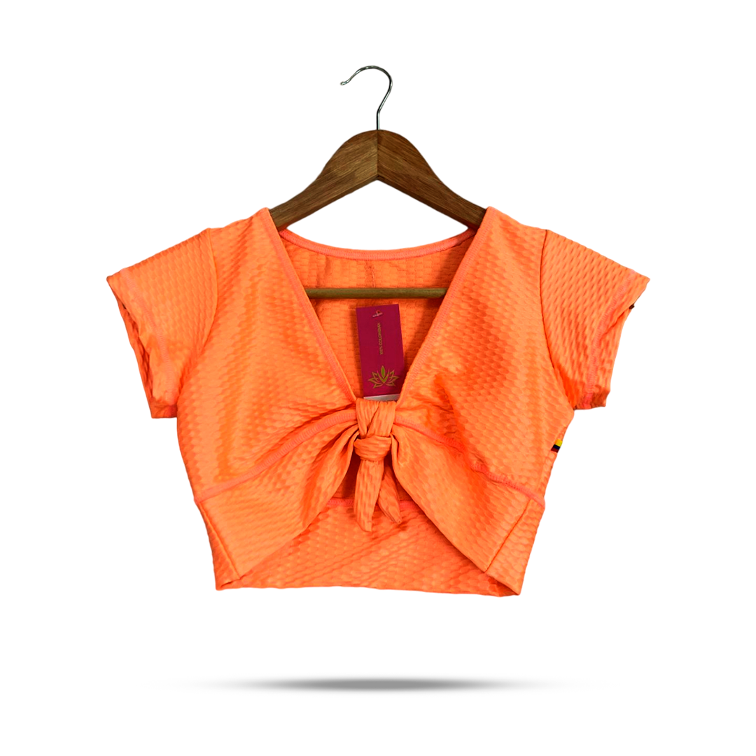 Lycra top with semi-short sleeves and front bow