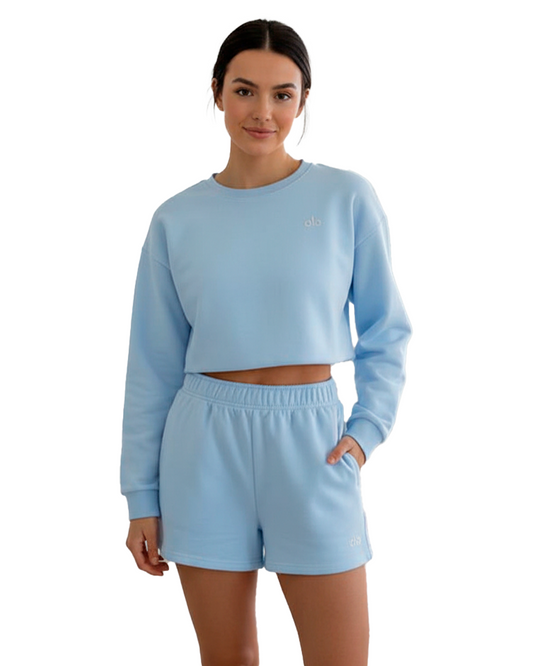 Conjunto deportivo de sudadera crop y short
