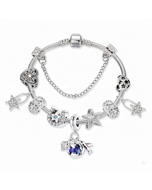 Pulsera de encantos viajeros con dijes brillantes