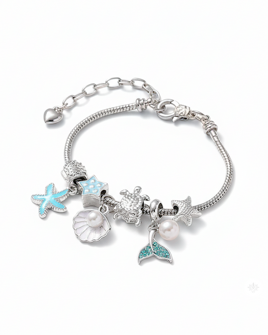 Pulsera marina con dijes oceánicos y perlas brillantes