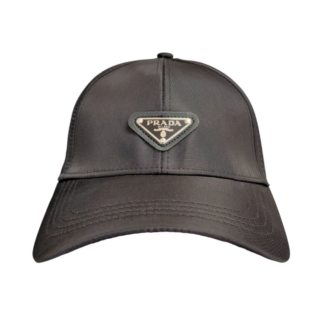 Gorra Negra con Placa Frontal