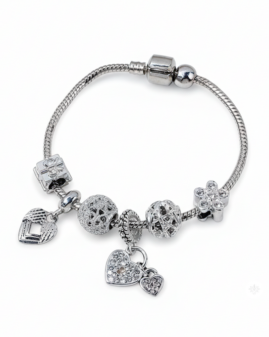Pulsera “Silver Love” Brillo y Encanto