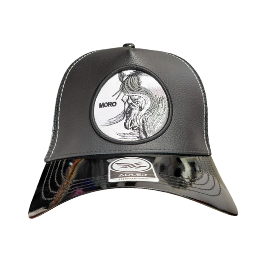 Gorra de lujo en color negro con diseño exclusivo