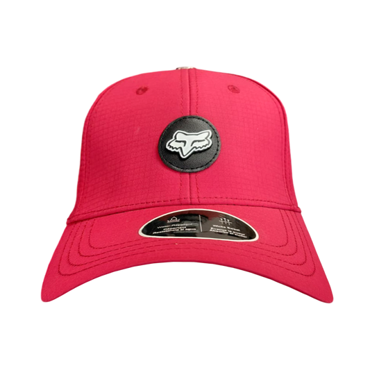 Gorra deportiva ajustable en color rojo con diseño exclusivo