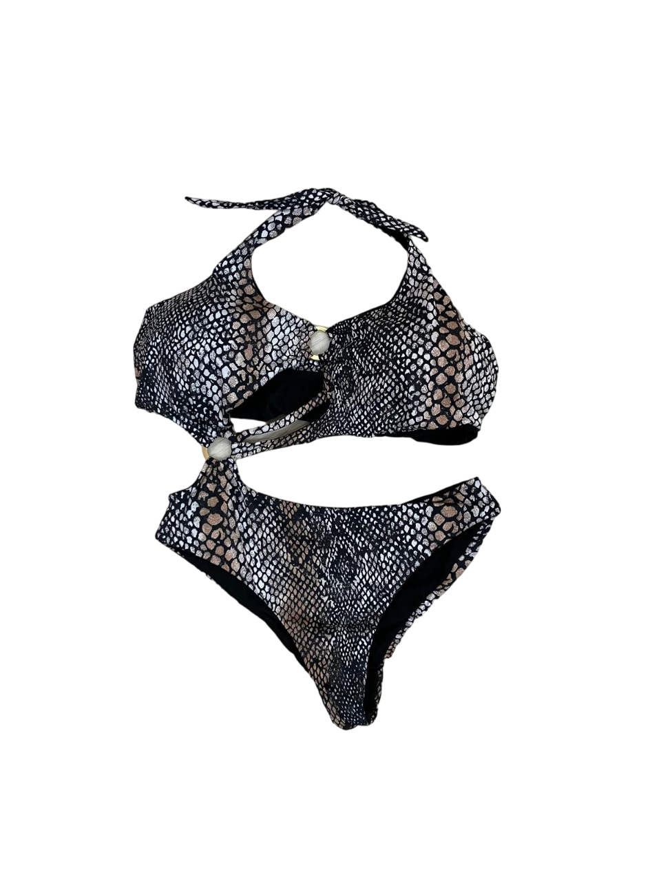 TrajeBlack one-piece swimsuit with snakeskin design and open gold rings